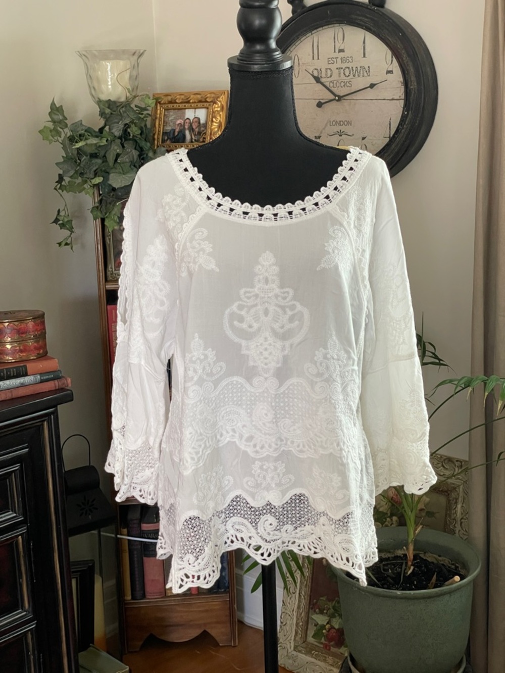 Democracy White Embroidered Crochet-Trim Boho Blouse